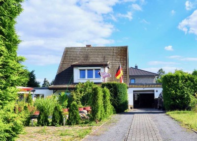 Charmantes Einfamilienhaus mit großem Grundstück und Pool in Hoppegarten OT Hönow