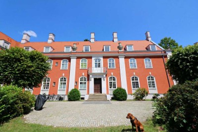 Traumwohnung im Auewaldschlösschen**Leutzscher Villenviertel**Dachgeschoss**Loggia**Stellplatz