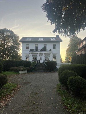 Zimmer in 4er-WG in stilvoller Villa am Einfelder See