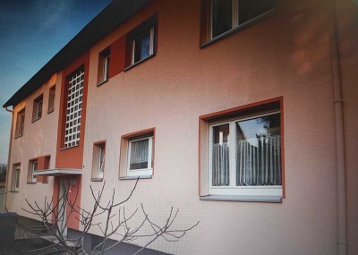 Gemütliche, vermietete 3-Zimmer-Erdgeschosswohnung mit Balkon u. Garage