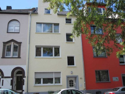 Schöne individuelle DG-Wohnung in gepflegtem Altbau