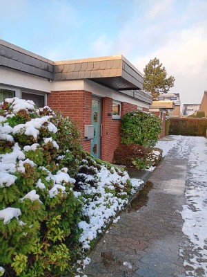 Bungalow in ruhiger Lage in St. Tönis, vollunterkellert mit offenem Kamin und schönem Garten