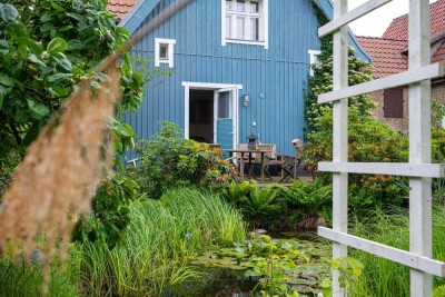 Idyllische Doppelhaushälfte für Kreative mit Naturteich auf großzügigem Grundstück in Ruhiglage