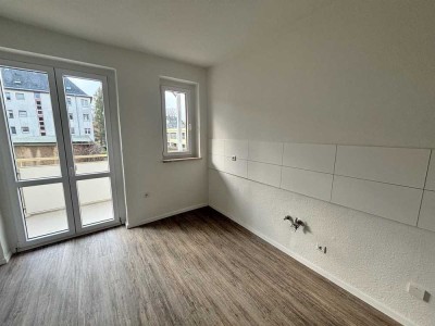 Komplett neu sanierte 3 Zimmerwohnung - mit modernisiertem Bad! 1 Kaltmiete geschenkt!