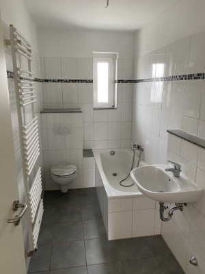 4 Zimmer Wohnung mit Balkon - direkt neben der Kleingartenanlage (E0200)