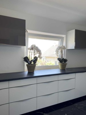 Neu renovierte edle & exklusive 2,5 ZW in Graben Neudorf