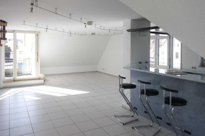 Lichtdurchflutete geräumige 3 Zimmer Maisonettewohnung in Esslingen (Kreis) am Diakonissengarten