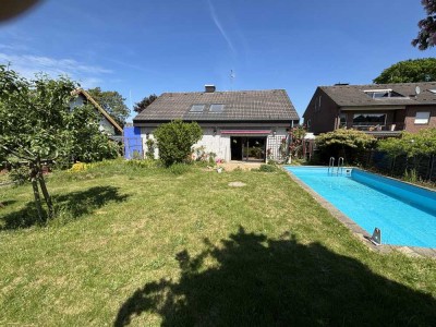 Ein- / Zweifamilienhaus + Gewerbeeinheit + Pool + See fußläufig erreichbar