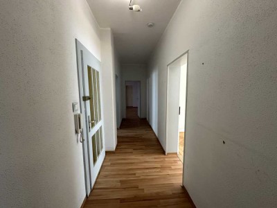 Große Wohnung mit Terrassen und eigenem Garten