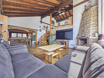 1/2 Familienhaus inkl. Doppelgarage - Split-Level, Balkon, offener Kamin und Kachelofen