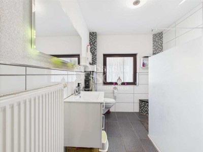 Freistehendes Zweifamilienhaus mit Garten in guter Lage von St. Ingbert