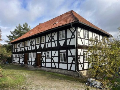 Wunderschöne frisch renovierte Fachwerk-Doppelhaushälfte in landschaftlich reizvoller Lage