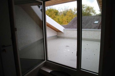 Große Wohnung mit Dachterrasse u. Gartenanteil, zentral und ruhig in Rain
