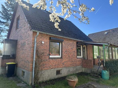 Einfamilienhaus mit deutlichem Renovierungsbedarf auf herrlich großem Grundstück in ländlicher Lage!