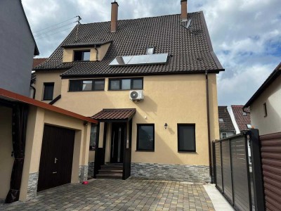 SANIERTES ZWEIFAMILIENHAUS IN 72186 EMFINGEN DIRECT AN DER AUTOBAHN OHNE PROVISION