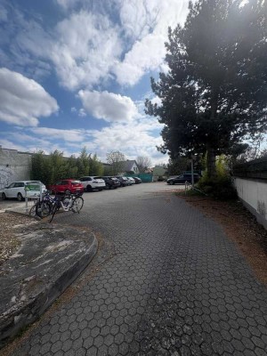 DARMSTADT-GRIESHEIM: Wohn-und Geschäftshaus bestehend aus 5 WHG, 1 Gewerbe & großes Grundstück!