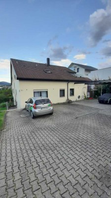 Großzügige 2,5-Zimmer-DG-Wohnung in gepflegtem 5 Fam. Haus in bevorzugter Wohnlage in Pfullingen
