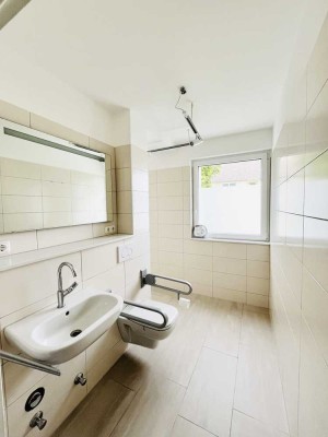 Barrierefreie 2-Zimmer-Service-Wohnung mit Einbauküche und Balkon
