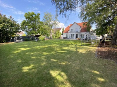 großzügiges EFH in Feldrandlage mit tollem Grundstück zu verkaufen