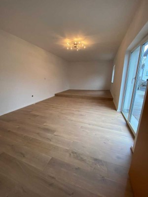 3 1/2 Zimmer Wohnung mit Dachterrasse und 3 Stellplätzen im Lkr. Erding. Ohne Provision!