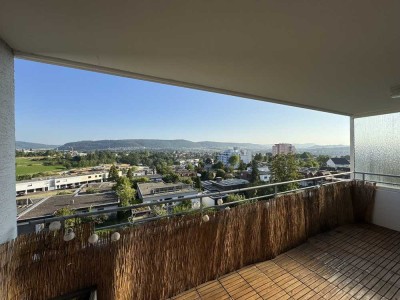 Sonnige, teilmöblierte, gepflegte 2,5-Zimmer-Wohnung mit Einbauküche und Weitblick über Aalen