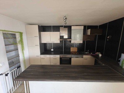 Attraktive 2,5-Zimmer-Wohnung mit großem Eckbalkon in zentraler Lage von Seeheim-Jugenheim