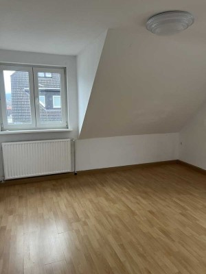 Helle 3-Zimmer-Wohnung, Dachgeschoss in Niestetal