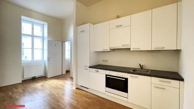TOPPREIS - KARDINAL NAGL PLATZ - SCHÖNE ALTBAUWOHNUNG - U3 - RENOVIERTES STILHAUS - GRÜNBLICK