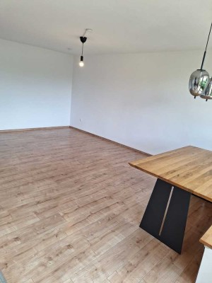 sonnige 3 Zimmer Terassenwohnung mit Gartenanteil