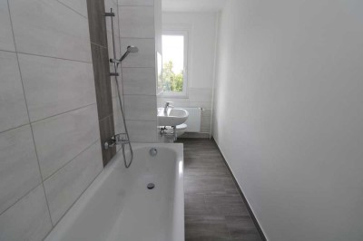 Badenixen aufgepasst…neu sanierte 3-RW mit Wanne & Balkon!!!