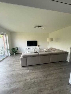 Sehr helle Wohnung mit kleinem Balkon