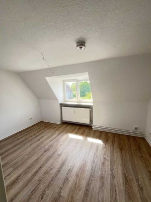 Renovierte Single-Bude unterm Dach
