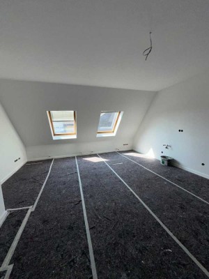 Sanierte 2-Zimmer Dachgeschosswohnung zeitnah zu vermieten