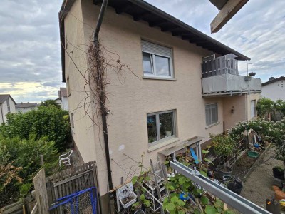 Zweifamilienhaus, 3. vorgelegt(Einlieger), Keller, Garagen und großen Garten