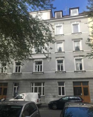 1,5-Zimmer-Dachgeschosswohnung in einem denkmalgeschützten Altbau im beliebten Westend