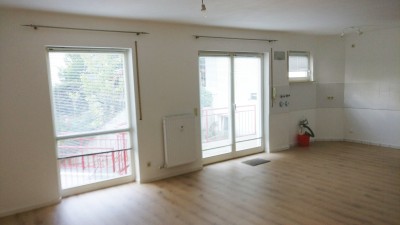 Traumwohnung in ruhiger Lage, 3,5 Zimmer + Garage + Stellplatz + Steingarten