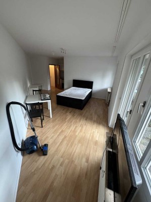 Großzügiges, möbliertes Apartment mit Terrasse