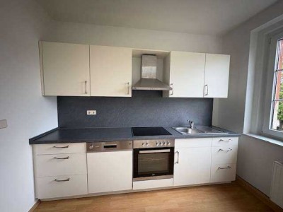 08451! Hübsche kleine 2 Zi.-Wohnung mit EBK in Crimmitschau zentrumsnah zu vermieten!