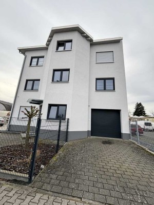 Alles in einem - Wohnen - Büro - Halle -  Dreieichenhain