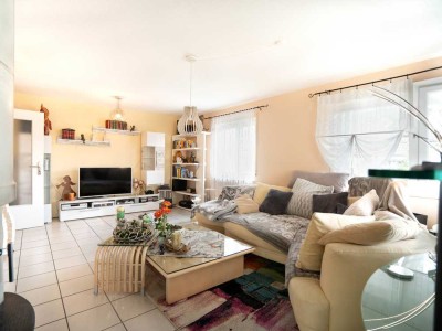 Sofort bezugsfrei: Großzügige 4-Zimmer-Wohnung mit Garage und Stellplatz