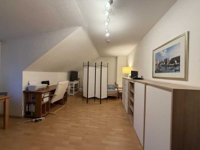 Gemütliche 1-Zimmer-DG-Wohnung in Ratingen Ost