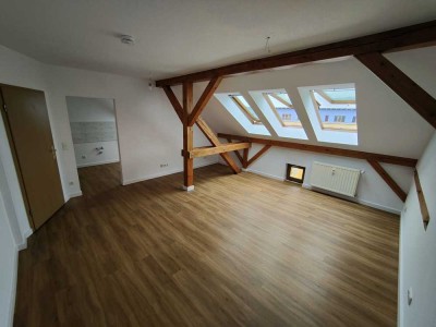 frisch renovierte 2-Raum Dachgeschosswohnung mit besonderem Charme
