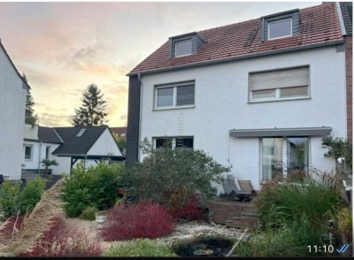 Möblierte DG-Wohnung in ruhiger Lage – Duisburg Süd