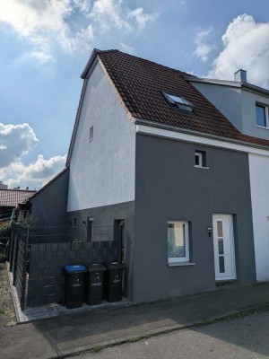 Reiheneckhaus in Leonberg-Eltingen – mit großer Terrasse & Einbauküche