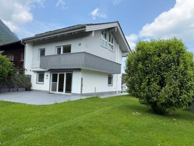 Geräumige, preiswerte und neuwertige 5-7 Zimmer-DHH in Piding mit App.  im DG