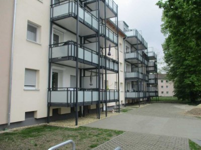 Ihre neue Wohnung: Renovierte 2-Zimmer-Wohnung mit Balkon und Einbauküche!