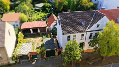 Quedlinburg: Wohnen für 2 Generationen+ 1.054 m² Garten+ Ferienhaus & 4 Garagen
