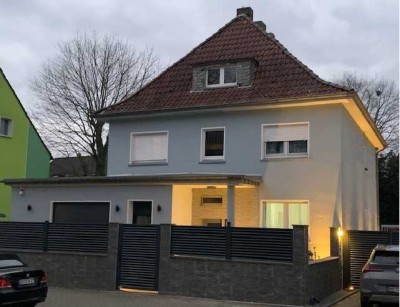 Sanierte Dachgeschosswohnung: attraktive 2-Zimmer-Dachgeschosswohnung in Dortmund