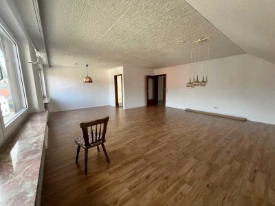 Sehr große und helle Dachgeschosswohnung 6-Raum-DG-Wohnung in Hilders