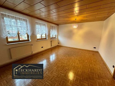 Solides 3 Familienhaus mit Garagen
